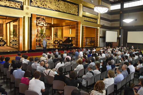 タチアナ・ドネツさん(ウクライナ)チャリティー・ピアノリサイタル(大阪帝塚山RC)