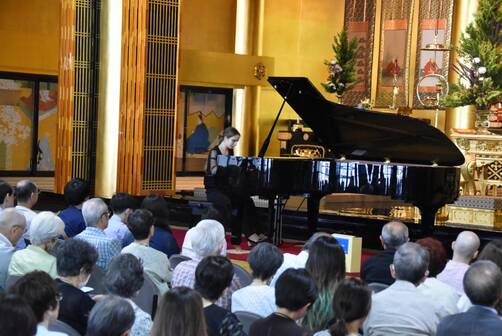 タチアナ・ドネツさん(ウクライナ)チャリティー・ピアノリサイタル(大阪帝塚山RC)